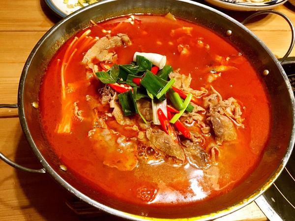 美食探秘味美营养风味易于吸收的酸汤肥牛