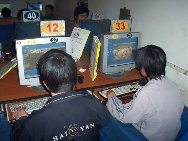 90年代的网吧,是80后青春的一个缩影.我想扔掉手机回去上次网