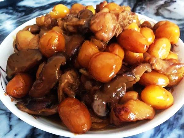 寻好味丨应季美食凤眼果焖鸡形似板栗却比板栗好吃的水果