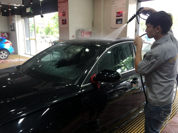 奥迪a6l幻影黑 镀膜美容洗车