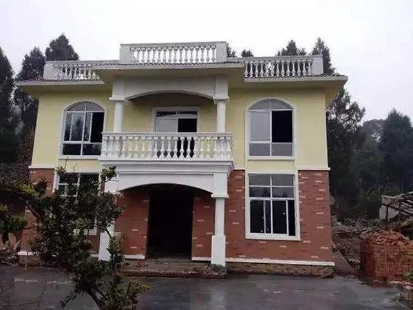 云南人品味就是这样? 普通的二层小别墅被奉为经典之作, 好看吗