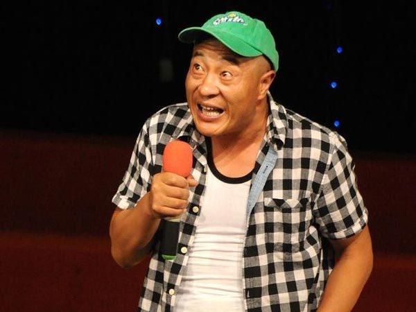 赵本山收的第四批徒弟只有两个人,一个上春晚,一个出丑闻