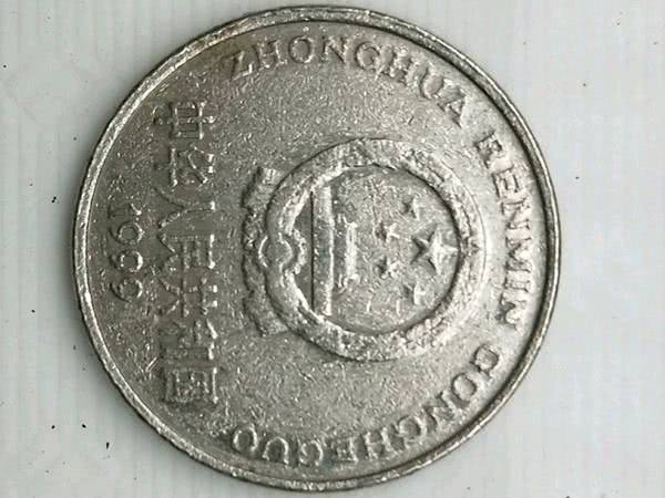 买东西找回一枚雪花硬币,专家说市场价值上百元,这样的你有吗?