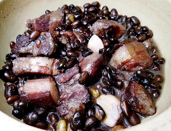 黑豆焖猪肉, 能降低血脂,促进胆固醇代谢, 减肥佳品!