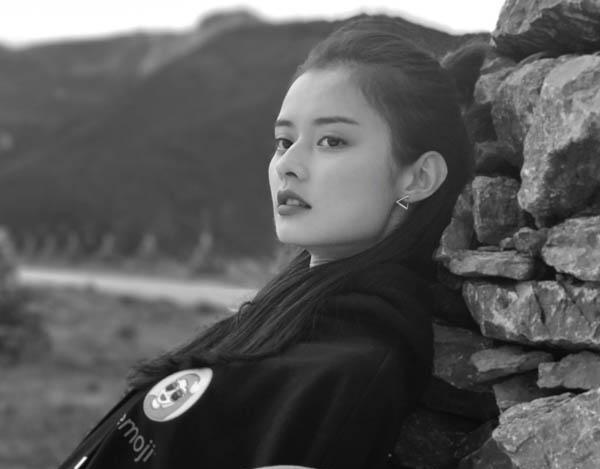 杨思莹就是一个古灵精怪们非常自信的一个小女孩,在天使之路里面表现