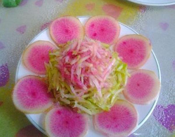 用萝卜做一道爽口解腻的凉菜,也为年夜饭添上一朵花