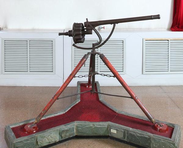 中国人在清朝时首先发明了机枪