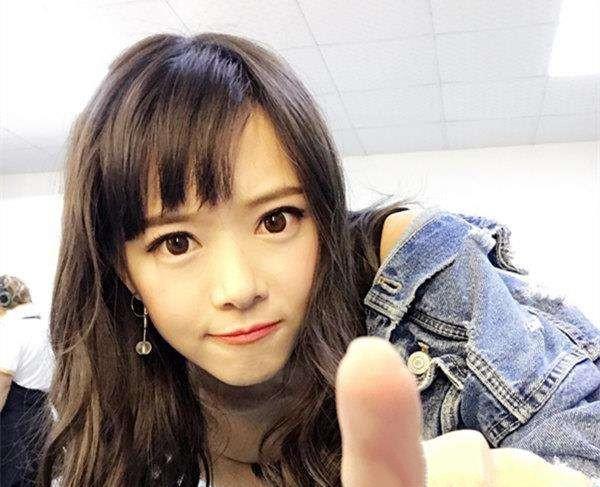 骆歆自恋爱后发了两条微博 这辈子恐怕都离不开"老二"这个词了