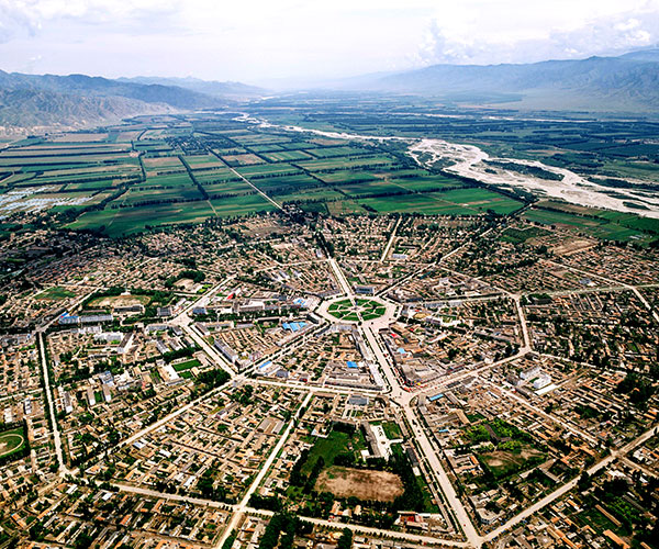 国内唯一没红绿灯的城市,驾驶证上的分都用不掉, 完整的八卦村