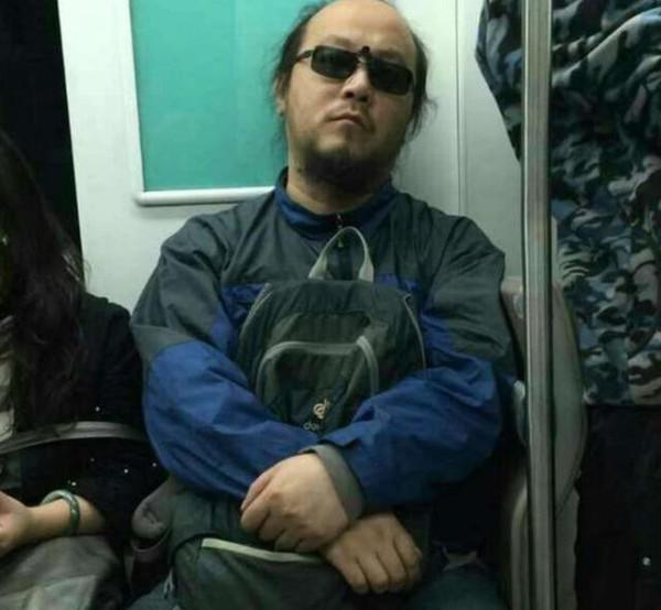 谢霆锋首次爆料想跟窦唯合作! 8个字评价窦唯