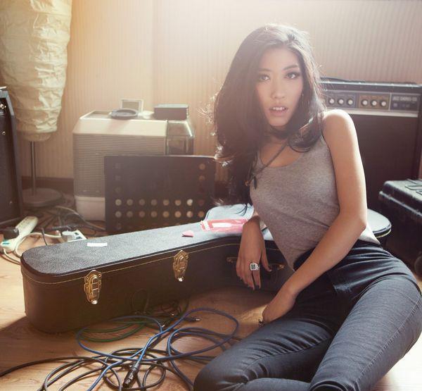 7亿人名币火起来,还好意思称母亲是英雄