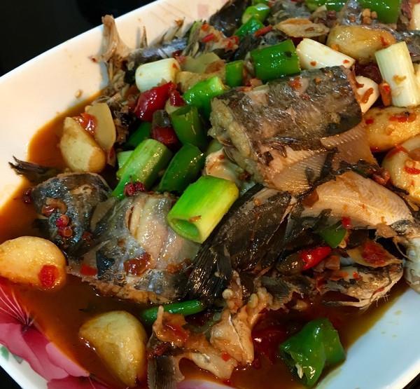 又见经典中的经典 大蒜烧鲶鱼