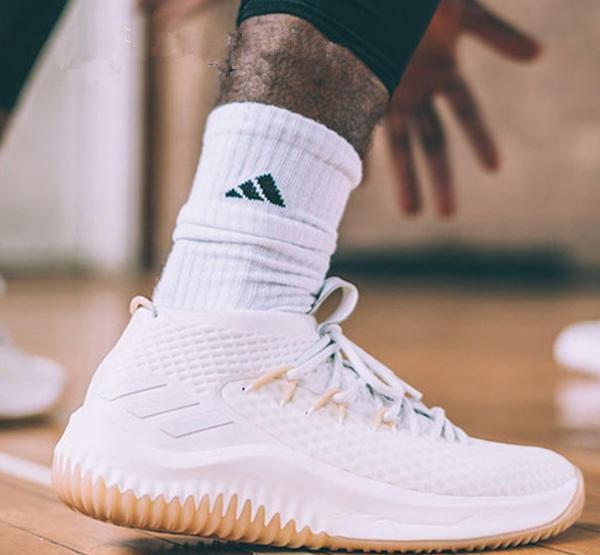 致 达米安-利拉德 首发黑白 ykwtii 意思是you know what time is