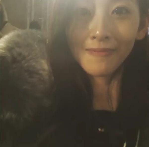 章泽天刘强东甜蜜合影，因一眼神惨遭网友吐槽：怎么像爸爸和女儿