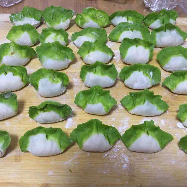 教你做出漂亮的翡翠白菜饺子