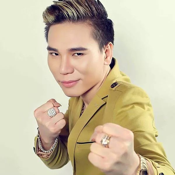 如今,阮越强已经彻底身败名裂,越南网友在网上留言将他骂的狗血喷头.