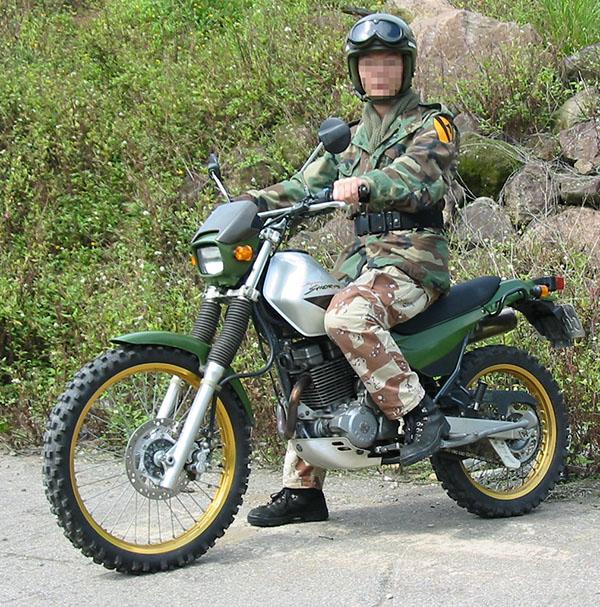 军用摩托车-川崎kl-250越野摩托车
