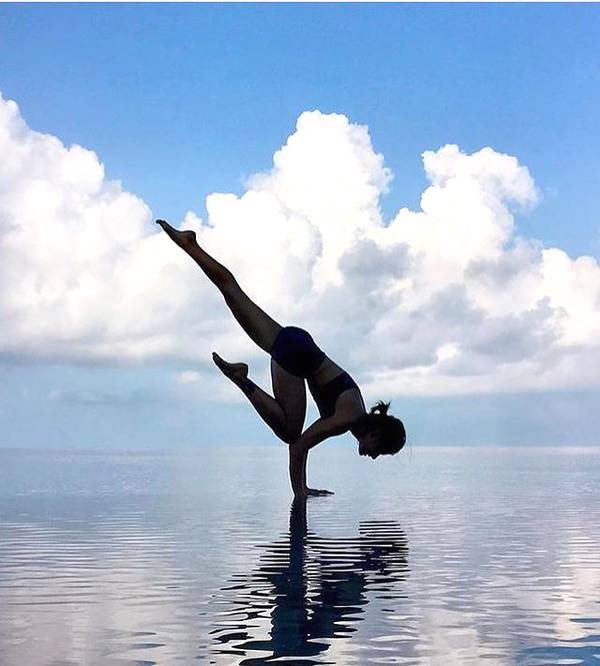 不经历过各种好玩酷炫的瑜伽姿势就不懂得对瑜伽着迷的人的痴狂