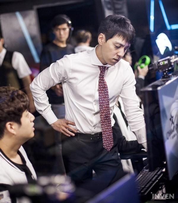 kkoma教练和我们分享了他对于最近加入skt的两位选手的看法.