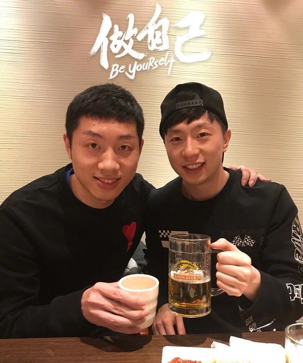 许昕下午刚横扫马龙,晚上就请龙队喝小酒