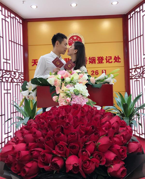 广州恒大右后卫王上源大婚!球迷:希望小王婚后