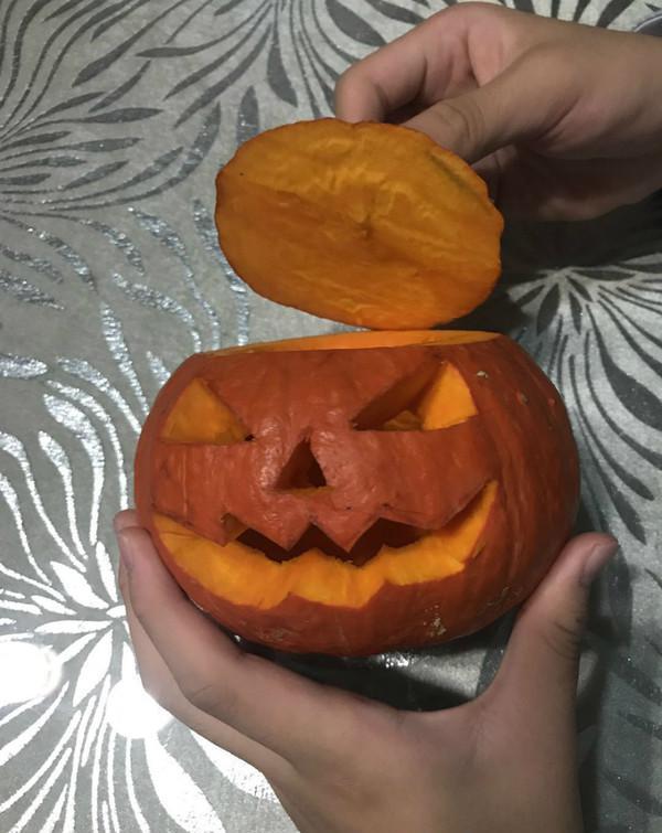 做完这个南瓜灯,我能去摆摊了