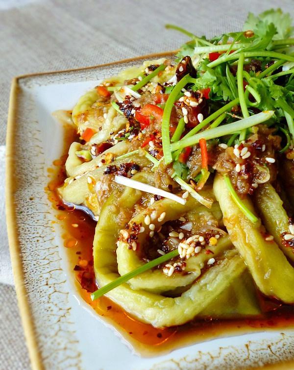 两块钱绿皮茄子凉拌好吃到能吃三个大馒头