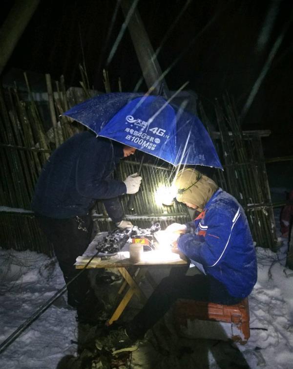 风雪夜通信光缆出故障,信阳电信人员艰难行进20多公里连夜抢修