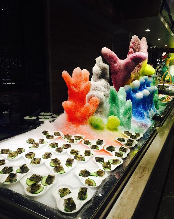 冰雕栩栩如生,海鲜琳琅满目,不是第一次吃到这种类型的餐厅,但还是被