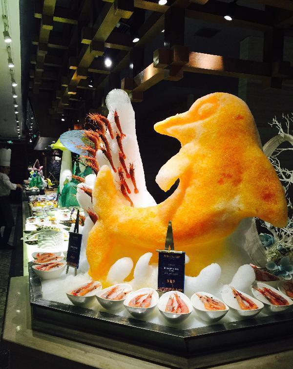 冰雕栩栩如生,海鲜琳琅满目,不是第一次吃到这种类型的餐厅,但还是被