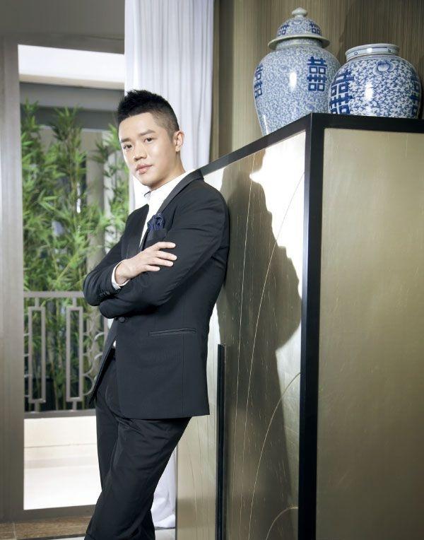 凤凰传奇收入五五分账,曾毅被吐槽占便宜,玲花的回应让人敬佩