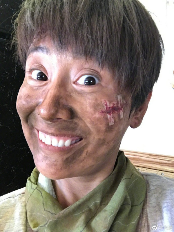 海清晒"黑脸白牙"搞笑自拍引调侃