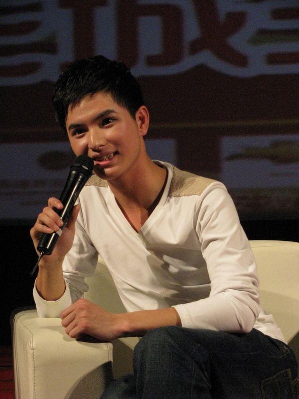 在周星驰的电影《西游降魔篇》中扮演猪八戒的陈炳强