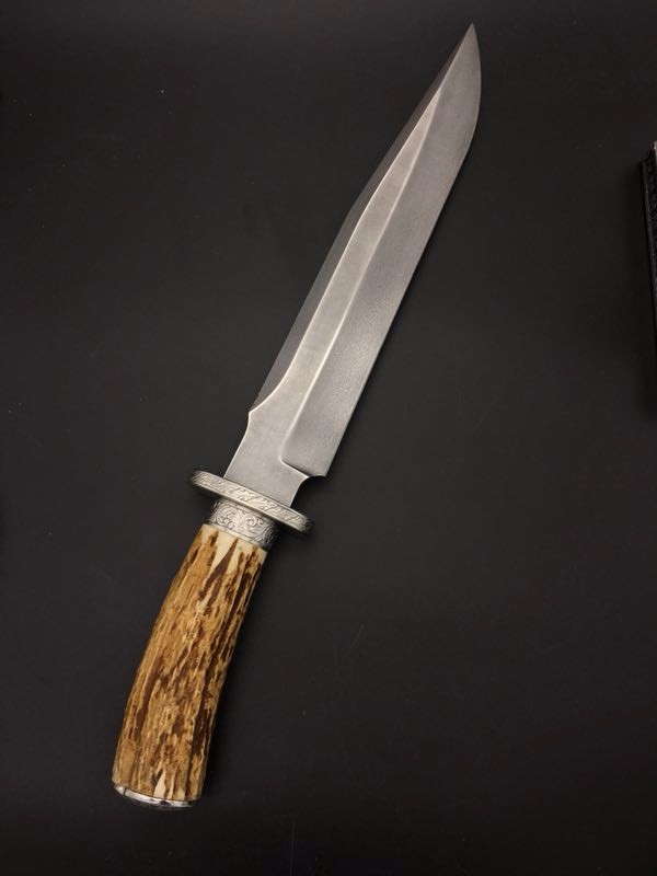 欣赏世界上非常有名的神钢乌兹钢