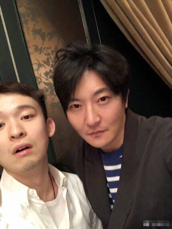 郭京飞晒合影为董子健庆生实力坑董子健肥腻双下巴