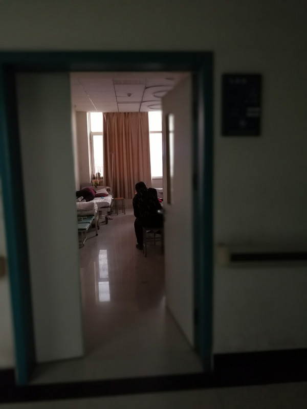 男子半夜在病房将女友割喉致死 曾强奸前女友入狱