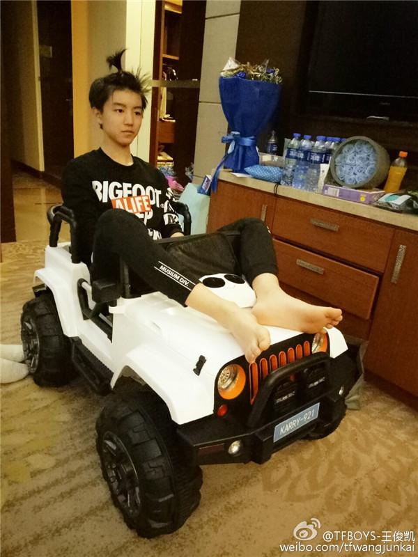 tfboys三小只都钟爱朝天厥,王俊凯更是到了痴迷的程度!
