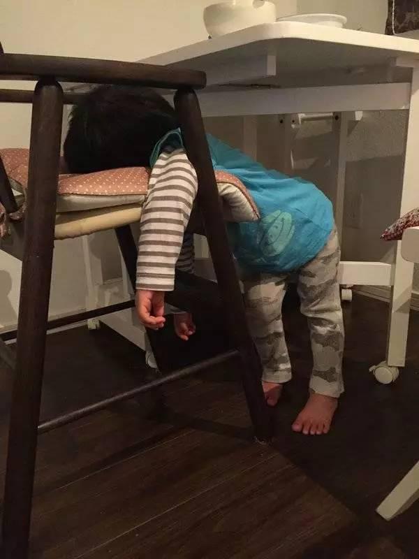 宝宝神级睡姿,这些宝宝睡觉的姿势能把人萌死,太逗了