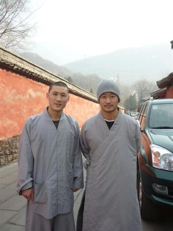 释延恩曾携手释延直(武僧一虎)向"少林第一护法"释延觉发出请战书,想