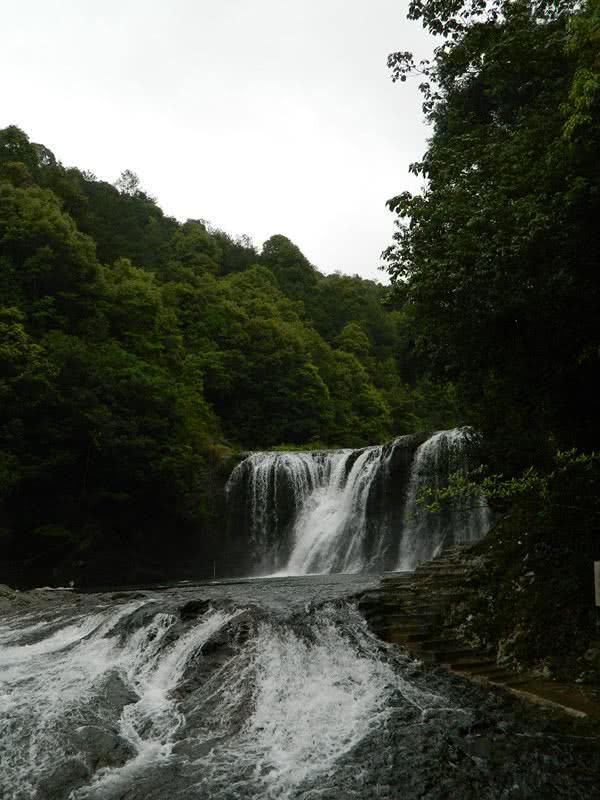 树海瀑布,人少,清幽,拐了山路十八弯,山穷水尽现瀑布!