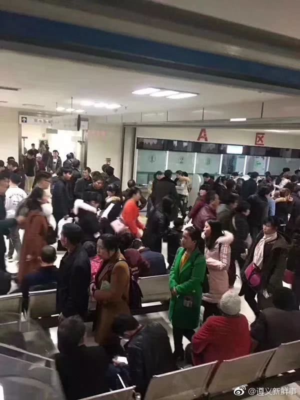 遵义医学院看病患者突破万人,场面壮观
