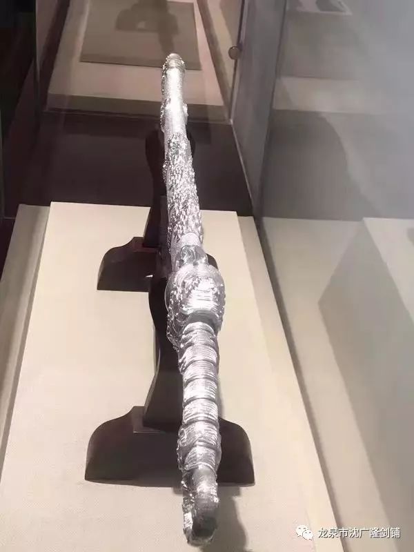 虎啸山林不怒自威虎威刀