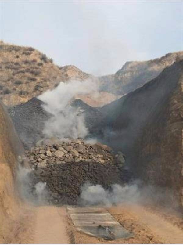 山西繁峙:煤矸石肆意焚烧 当地环境遭严重污染