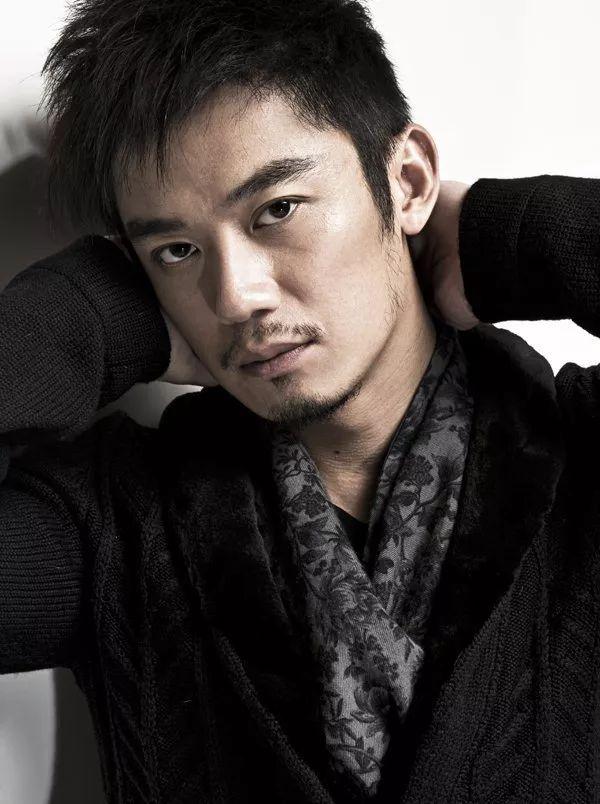 他是名校学霸,却辞职跑去演戏,30岁贫困潦倒,如今因一部剧走红