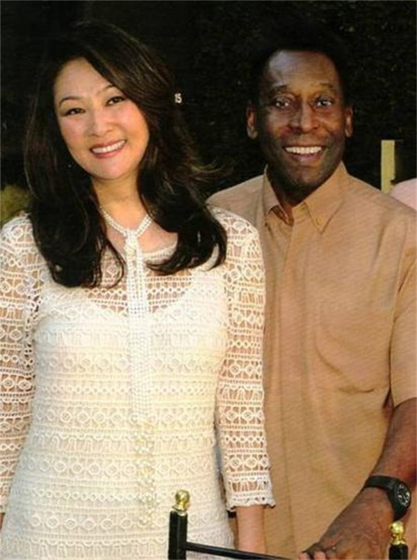 球王贝利与日裔小女友结婚一年便昏倒家中网友她都干了什么
