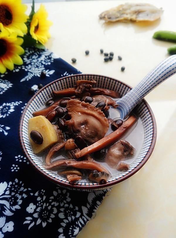 黑豆墨鱼河蚌汤太美味,喝一口全身暖暖的,新手也能做成功