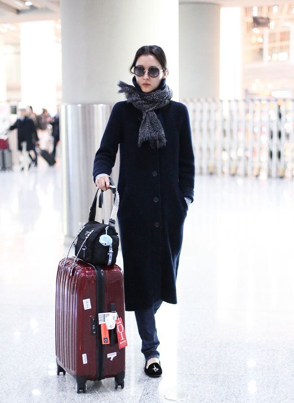 厉害了唐嫣!穿夹脚拖同框超模杜鹃都一点不输,网友:这叫气质!