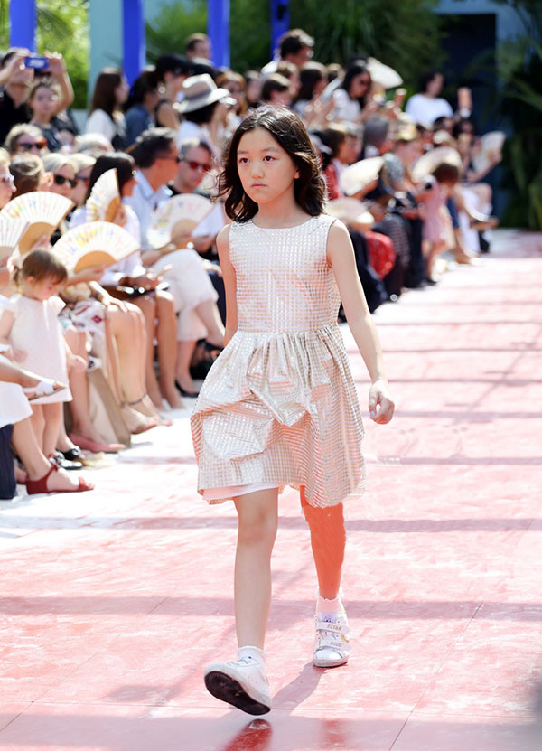 受到大家的关注,比如王菲和李亚鹏的女儿李嫣,黄磊和孙莉的女儿黄忆慈