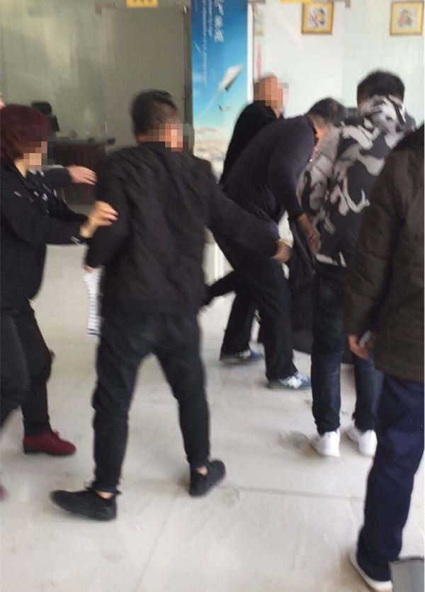 丹阳两二手车公司因业务纠纷打架,交警官方回复来了