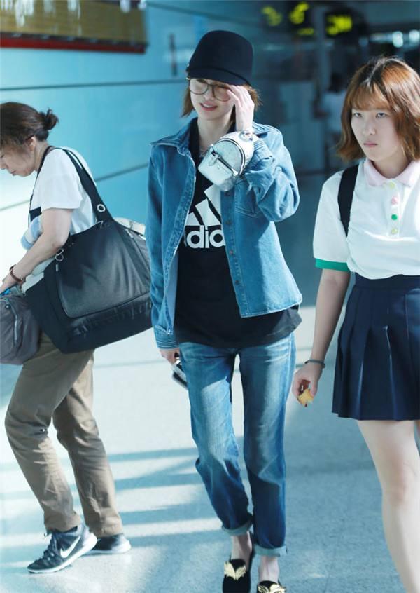 穿衣喜欢宽松肥大让人费解那么郑爽的鞋品你觉得应该打几分